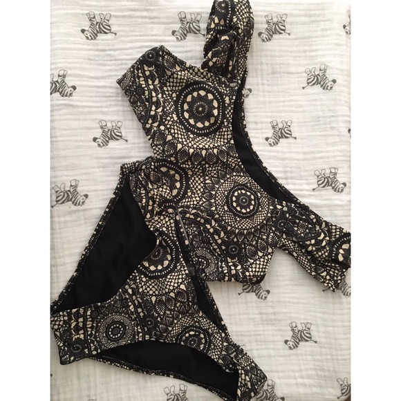 Coral tropics bathing suit - Picture 1 of 2